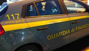 macchina guardia di finanza