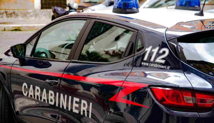 macchina Carabinieri 