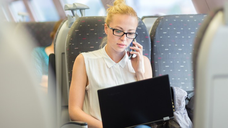 donna in treno